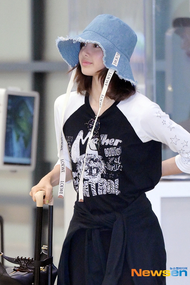 Náo loạn sân bay: Lisa (BLACKPINK) gặp nguy hiểm từ fan khi lan truyền tin đồn rời YG