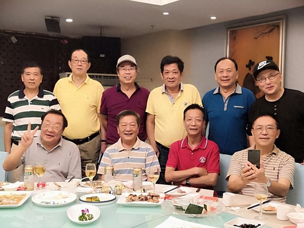 35 năm sau tốt nghiệp, gặp lại bạn cũ, tôi chợt phát hiện 5 ĐIỂM CHUNG đau lòng: Là con người ai cũng trải qua! - Ảnh 2. 35 năm sau tốt nghiệp, gặp lại bạn cũ, tôi chợt phát hiện 5 ĐIỂM CHUNG đau lòng: Là con người ai cũng trải qua! - Ảnh 2.