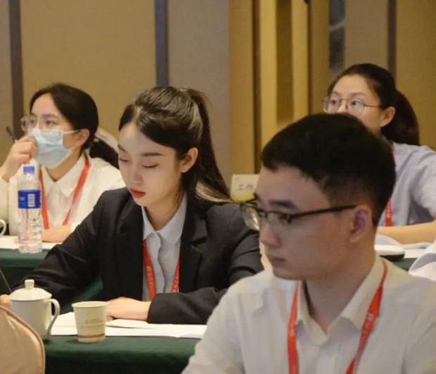 Bức ảnh chụp vội trong trường quốc tế khiến dân mạng dậy sóng: Sự khác biệt với trường thường thực sự là thế nào? - Ảnh 1. Bức ảnh chụp vội trong trường quốc tế khiến dân mạng dậy sóng: Sự khác biệt với trường thường thực sự là thế nào? - Ảnh 1.