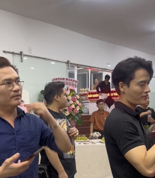 MC Đại Nghĩa bất ngờ chạm mặt với tình tin đồn kém 17 tuổi Võ Tấn Phát, nhưng bị bơ đẹp tại sự kiện? - Ảnh 4. MC Đại Nghĩa bất ngờ chạm mặt với tình tin đồn kém 17 tuổi Võ Tấn Phát, nhưng bị bơ đẹp tại sự kiện? - Ảnh 4.