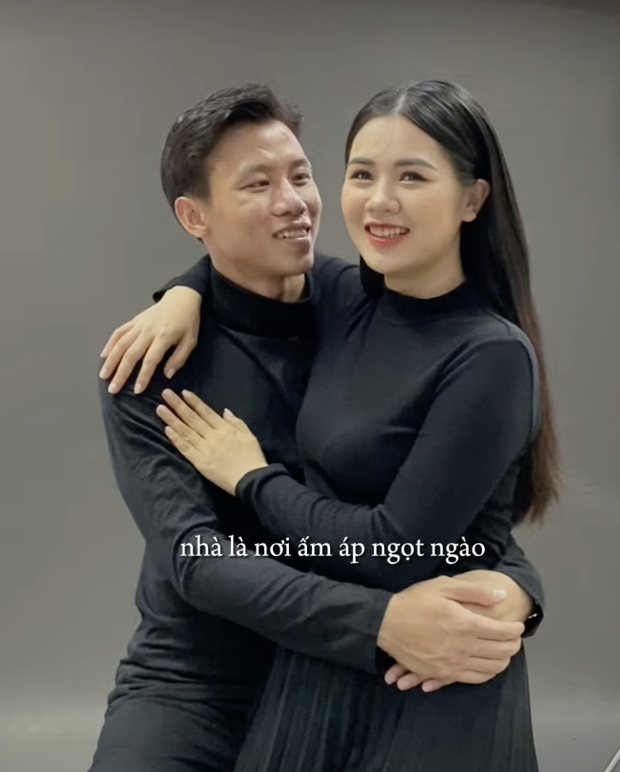 Đội trưởng tuyển Việt Nam ngắm Hoa khôi Đại học Vinh say đắm - Ảnh 2.