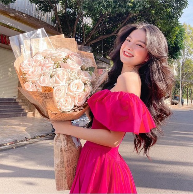 Nhan sắc bạn gái cựu sao Hoàng Anh Gia Lai được báo Trung Quốc khen hết lời - Ảnh 11. Nhan sắc bạn gái cựu sao Hoàng Anh Gia Lai được báo Trung Quốc khen hết lời - Ảnh 11.
