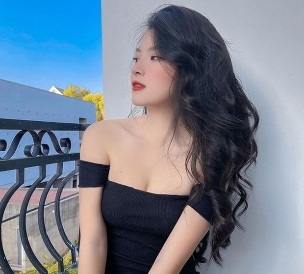 Nhan sắc bạn gái cựu sao Hoàng Anh Gia Lai được báo Trung Quốc khen hết lời - Ảnh 7. Nhan sắc bạn gái cựu sao Hoàng Anh Gia Lai được báo Trung Quốc khen hết lời - Ảnh 7.