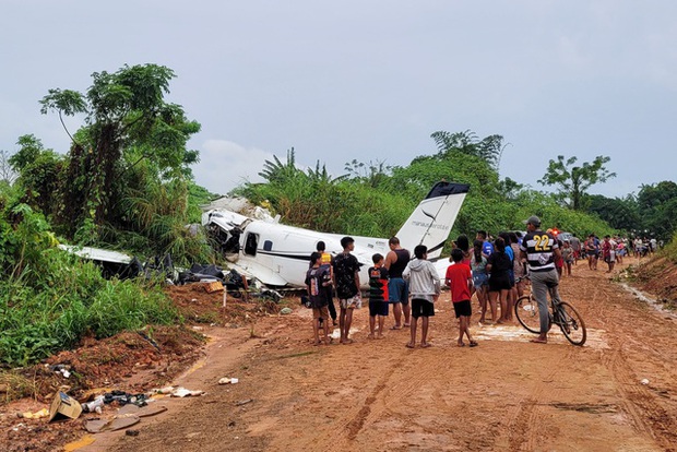 Khoảnh khắc cuối của chiếc máy bay Brazil trước khi gặp nạn khiến toàn bộ hành khách và phi công thiệt mạng - Ảnh 4.