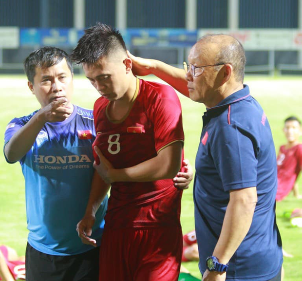 Cựu cầu thủ U23 Việt Nam bất ngờ thông báo kết hôn với bạn gái cực sexy - Ảnh 3. Cựu cầu thủ U23 Việt Nam bất ngờ thông báo kết hôn với bạn gái cực sexy - Ảnh 3.