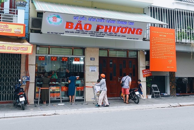 Bánh Trung thu Bảo Phương năm nay vắng khách lạ thường dù Rằm tháng Tám đã cận kề - Ảnh 5.