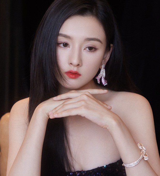 Tống Tổ Nhi gặp 'đỉnh cao' khi bị cấm sóng: 5 đài lớn xóa tên, 20 nhãn hàng quay lưng