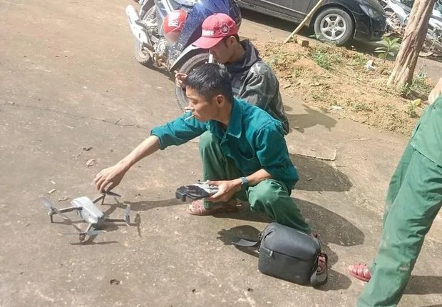 Hơn 300 người dùng flycam tìm kiếm thanh niên mất tích khi đi bắt ong - Ảnh 2. Hơn 300 người dùng flycam tìm kiếm thanh niên mất tích khi đi bắt ong - Ảnh 2.