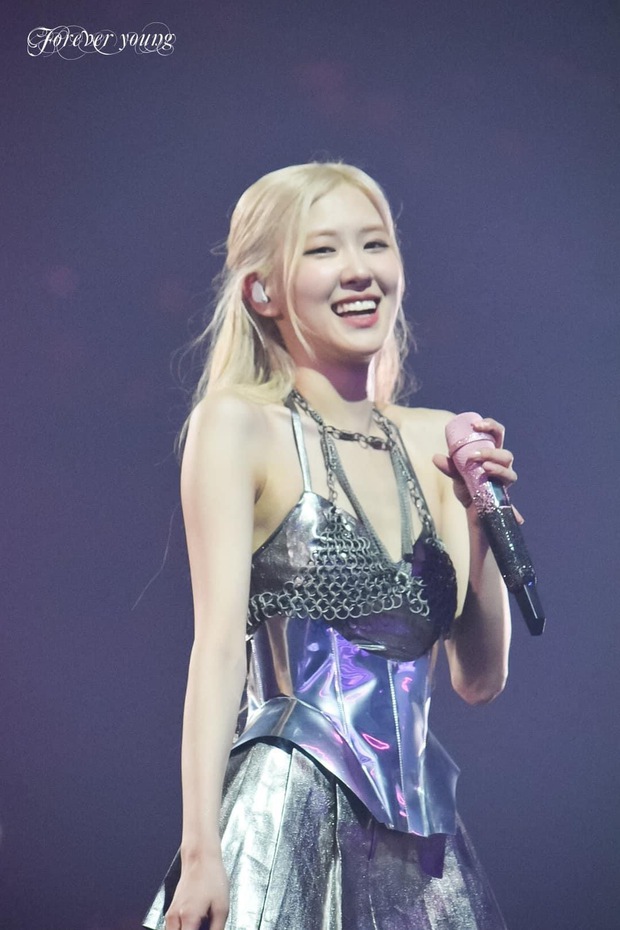 Hoàng Thuỳ Linh sẽ thể hiện trực tiếp tại concert với bảo bối micro Rosé (BLACKPINK) từng được sử dụng?