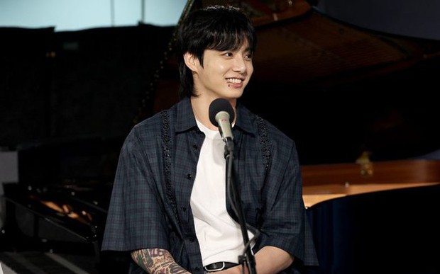 Solo chào đón, Jungkook không thể thiếu sân khấu cùng BTS