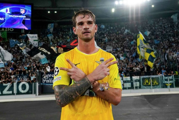 Siêu phẩm của thủ môn cứu Lazio thoát thua ngày khai màn Cúp C1 châu Âu