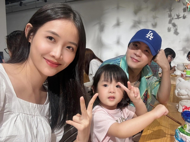 Trương Mỹ Nhân khoe hình ảnh bụng bầu lần 2, số lượng cân nặng vượt kỷ lục 65 kg!