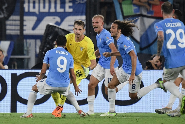 Siêu phẩm của thủ môn cứu Lazio thoát thua ngày khai màn Cúp C1 châu Âu