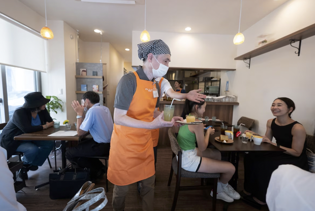 Quán cà phê đãng trí tại Nhật: Nơi thực khách trả tiền để được phục vụ nhầm - Ảnh 4.