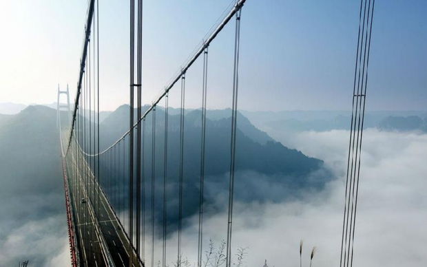 Xây cầu dây văng nằm trên cả những đám mây, Trung Quốc khiến thế giới ngỡ ngàng với dự án như bước ra từ phim viễn tưởng - Ảnh 5.