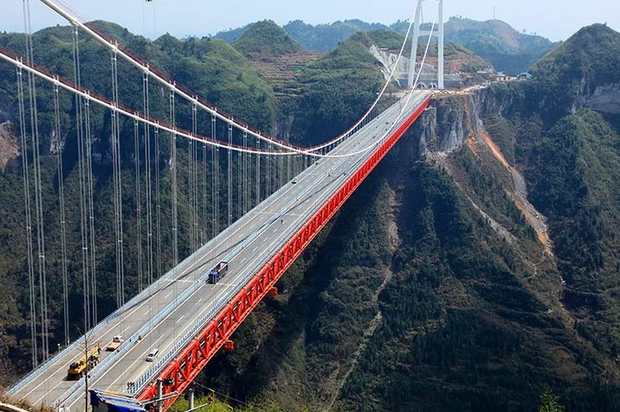 Xây cầu dây văng nằm trên cả những đám mây, Trung Quốc khiến thế giới ngỡ ngàng với dự án như bước ra từ phim viễn tưởng - Ảnh 4.
