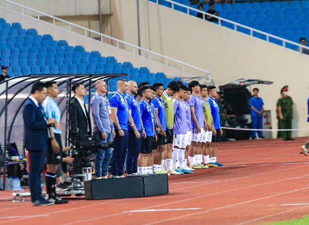 Cầu thủ Hà Nội FC và Pohang Steelers mặc niệm nạn nhân trong vụ cháy chung cư mini ở Hà Nội - Ảnh 3.