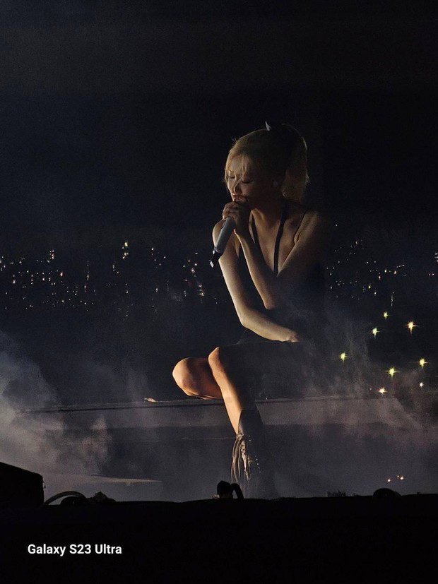 Hoàng Thuỳ Linh sẽ thể hiện trực tiếp tại concert với bảo bối micro Rosé (BLACKPINK) từng được sử dụng?