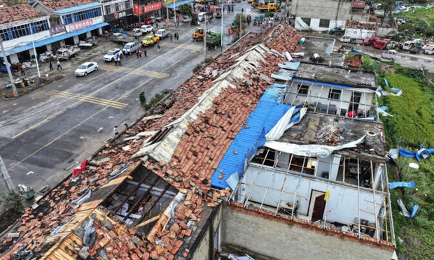 Lốc xoáy kinh hoàng càn quét Trung Quốc: Nhiều người thiệt mạng, khung cảnh hiện trường hoang tàn - Ảnh 3.