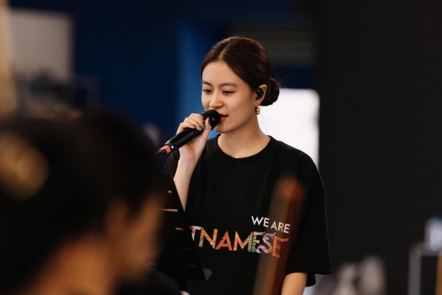 Hoàng Thùy Linh hé lộ video hát live cùng dàn nhạc giao hưởng tập dượt cho concert: Có nhiều bất ngờ hơn tranh cãi!
