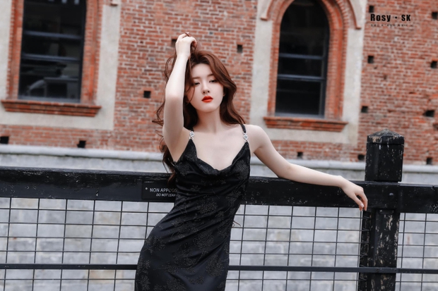 Triệu Lộ Tư diện váy ôm bó sát khoe đường cong nóng bỏng, kết quả bất ngờ của việc giảm cân - Ảnh 1. Triệu Lộ Tư diện váy ôm bó sát khoe đường cong nóng bỏng, kết quả bất ngờ của việc giảm cân - Ảnh 1.
