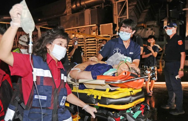 Chùm ảnh: Nổ nhà máy tại Đài Loan (Trung Quốc), lửa cháy bao trùm khiến 103 người thương vong - Ảnh 6.