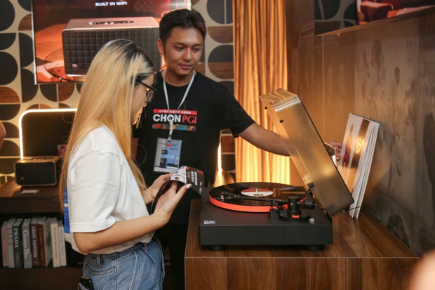 Cận cảnh mâm than JBL Spinner BT và loa JBL Authentics tại AVShow 2023 - Ảnh 6.