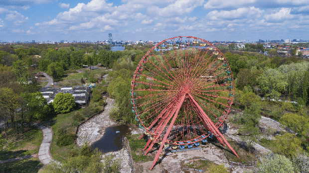 Bên trong Spreepark: Công viên từng đón hàng triệu lượt khách thành vùng đất ma suốt 2 thập kỳ vì bí mật khủng khiếp - Ảnh 2.