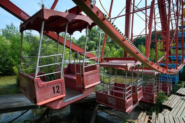 Bên trong Spreepark: Công viên từng đón hàng triệu lượt khách thành vùng đất ma suốt 2 thập kỳ vì bí mật khủng khiếp - Ảnh 4.