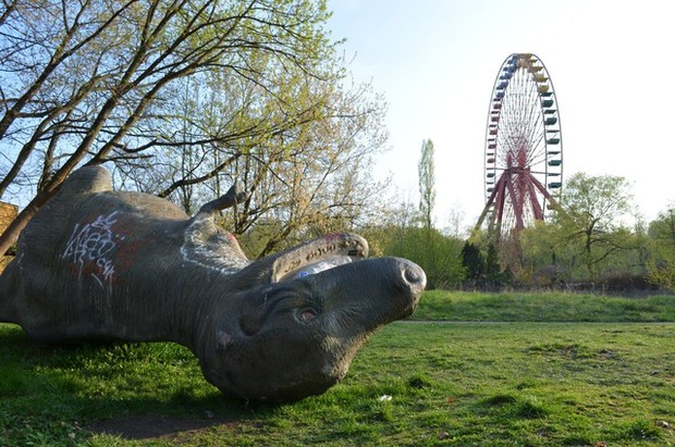 Bên trong Spreepark: Công viên từng đón hàng triệu lượt khách thành vùng đất ma suốt 2 thập kỳ vì bí mật khủng khiếp - Ảnh 3.