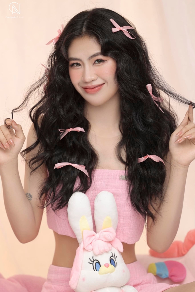 Biến hóa đầy quyến rũ, Thanh Nhã rạng ngời đón tuổi 22