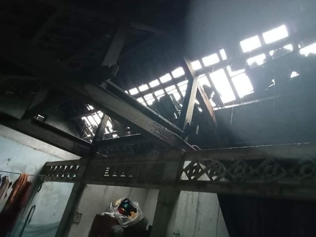 Lốc xoáy, hàng chục căn nhà ở Quảng Trị tốc mái - Ảnh 4.