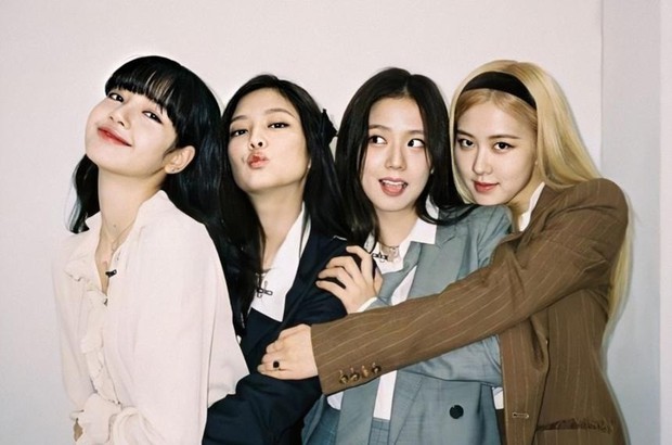 Tại sao việc trì hoãn công bố hợp đồng của BLACKPINK gây sốc?