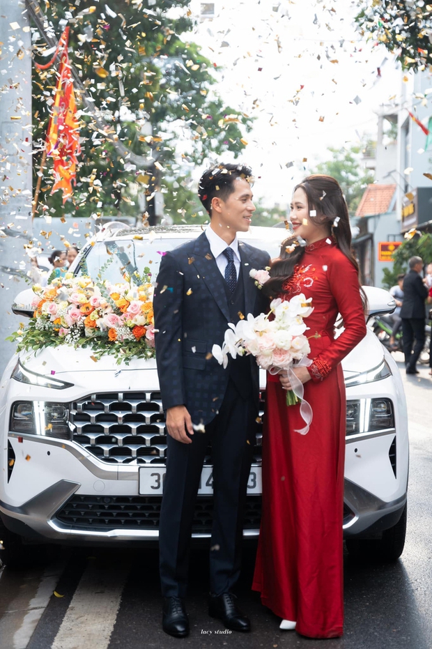 Dành riêng cho ông xã: Sự kỳ diệu trong hành động ngọt ngào của MC Đình Trọng khi nhận quà từ gia đình vợ