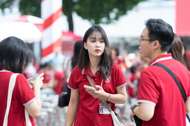 Ghé qua Ngoại thương ngày khai giảng và ngắm dàn nữ sinh để biết thế nào là vẻ đẹp tri thức - Ảnh 8.