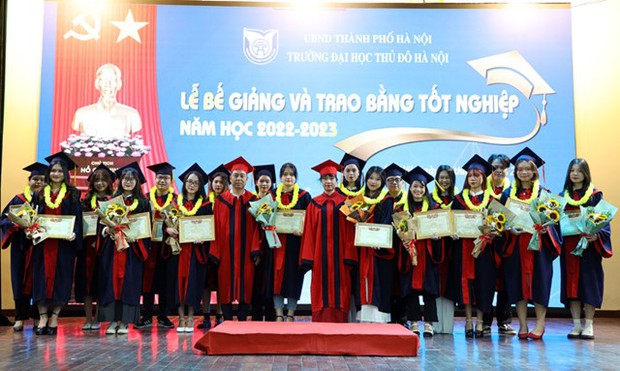 Lạm phát sinh viên tốt nghiệp loại giỏi, xuất sắc - Ảnh 1.