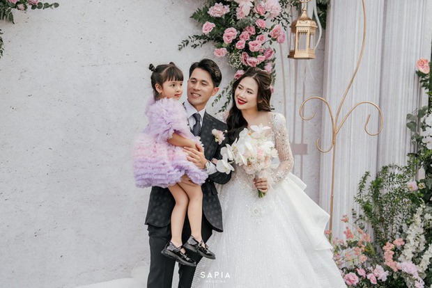 Hoà Minzy gây chú ý đọ sắc với dàn WAG Việt tại đám cưới của Đình Trọng: Ai là người nổi bật nhất?