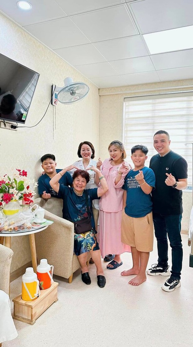 Ăn nằm xuống một chốc, tôi trở thành MC sinh con thứ 3 vào tuổi 38