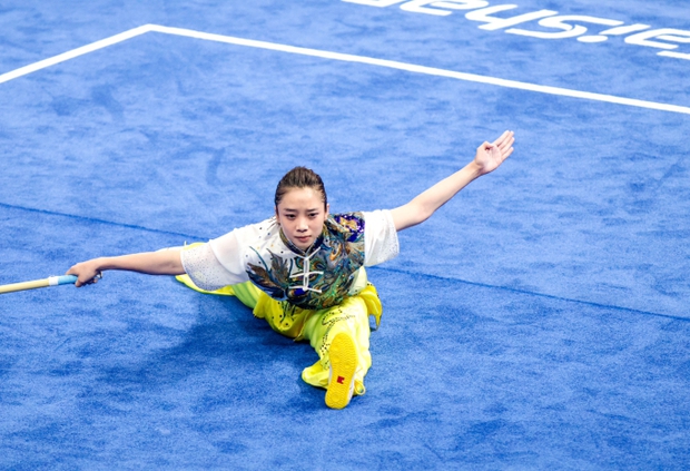 Ngọc nữ wushu Dương Thúy Vi biểu diễn với thần thái cực cuốn xuất sắc giành huy chương đồng ASIAD - Ảnh 1.