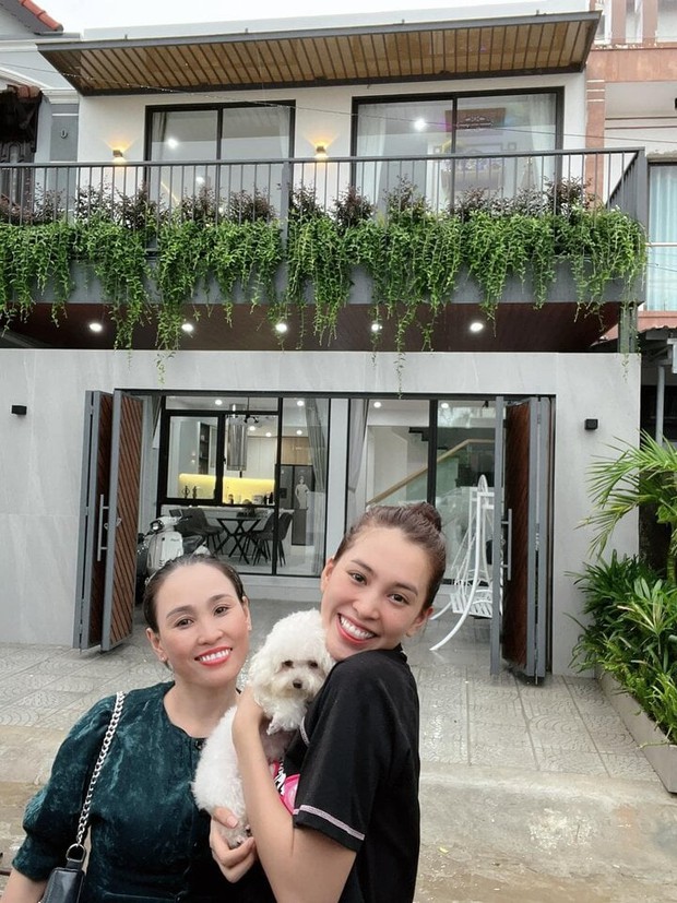 Bí quyết hoàn hảo giúp Hoa hậu Tiểu Vy tặng cả nhà ngôi nhà lý tưởng