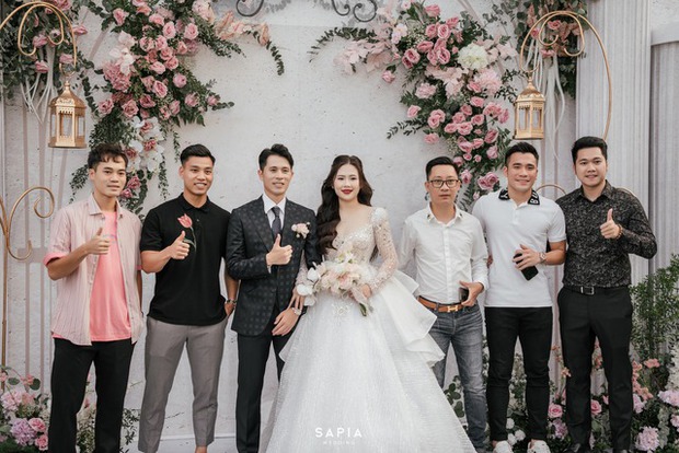 Hoà Minzy gây chú ý đọ sắc với dàn WAG Việt tại đám cưới của Đình Trọng: Ai là người nổi bật nhất?