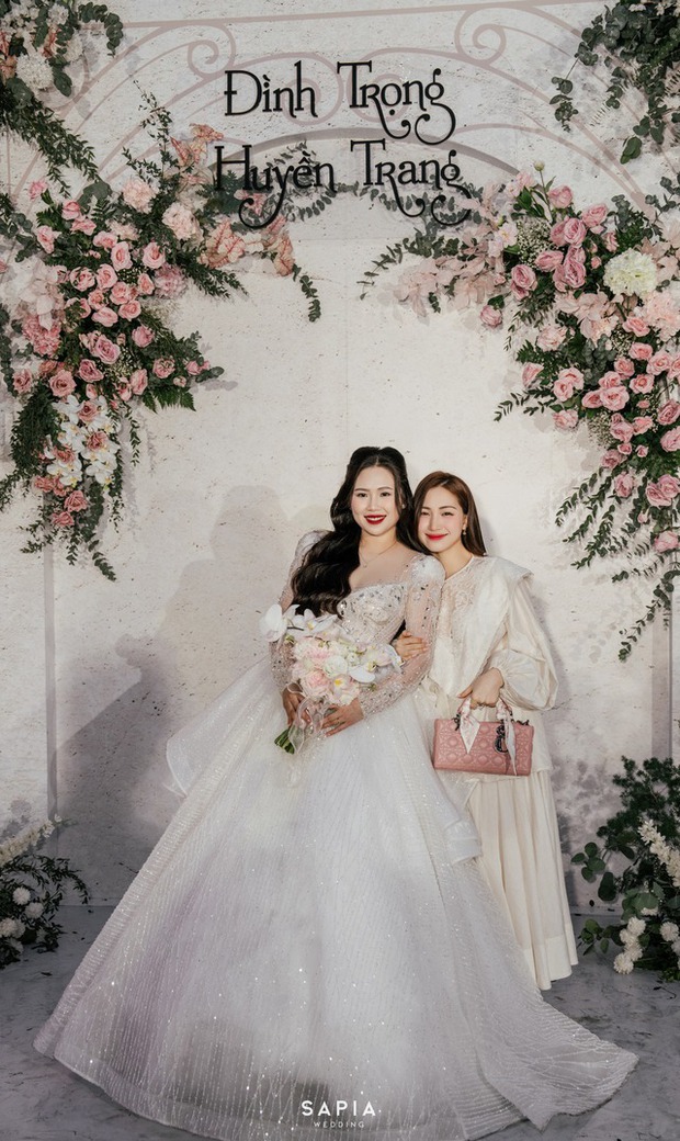 Hoà Minzy gây chú ý đọ sắc với dàn WAG Việt tại đám cưới của Đình Trọng: Ai là người nổi bật nhất?