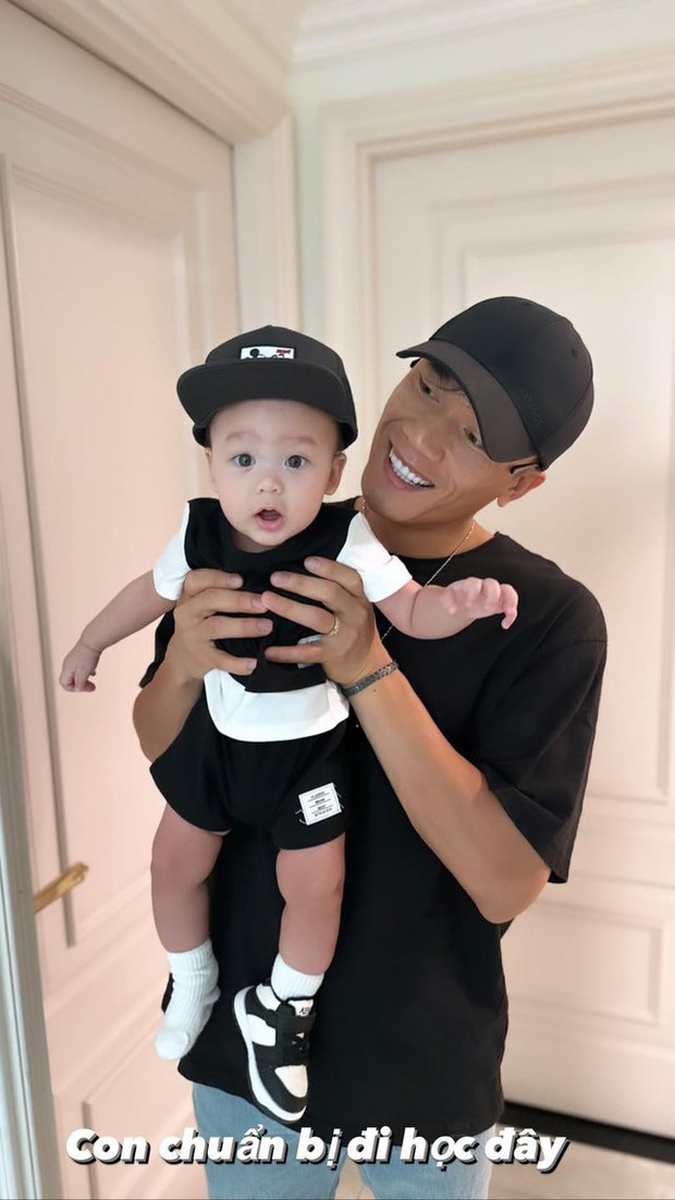 Bùi Tiến Dũng trở về nhà thăm vợ mẫu Tây: Sự hạnh phúc khi con trai đáng yêu tiết lộ điều gì?