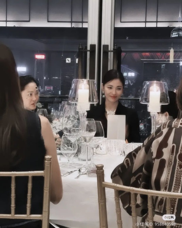 Song Hye Kyo chiếm trọn spotlight 2 sự kiện, nhan sắc qua cam thường chính là tâm điểm! - Ảnh 4.
