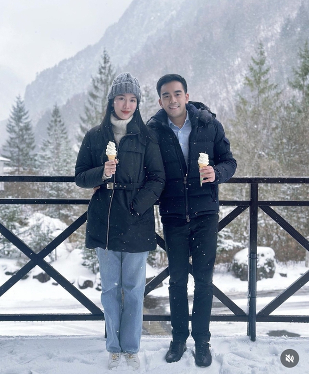 Á hậu Vbiz lộ bụng bầu nóng bỏng, hạnh phúc đã đến sau lễ đường với chồng doanh nhân?