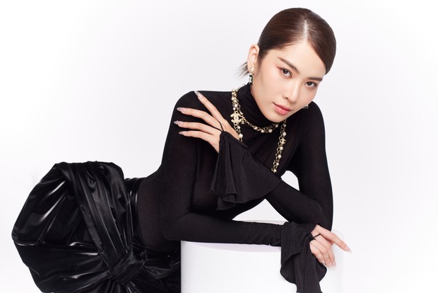 Nam Anh bất ngờ đọ thần thái với Hương Giang trước thềm chung kết Hoa hậu Hoàn vũ Việt Nam 2023 - Ảnh 1. Nam Anh bất ngờ đọ thần thái với Hương Giang trước thềm chung kết Hoa hậu Hoàn vũ Việt Nam 2023 - Ảnh 1.