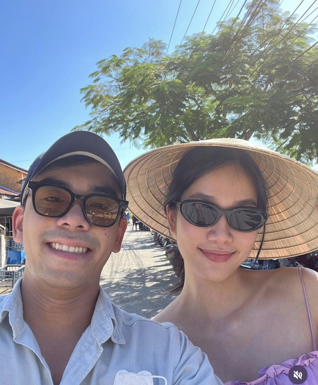 Á hậu Vbiz lộ bụng bầu nóng bỏng, hạnh phúc đã đến sau lễ đường với chồng doanh nhân?