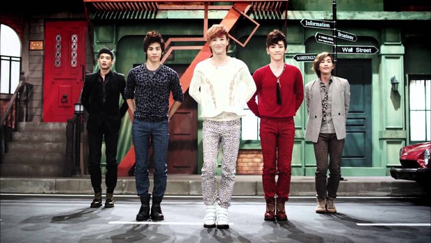 Tiếng vang mãnh liệt của huyền thoại: Cú ngã đau của ông lớn và nhiều nhóm nhạc huyền thoại