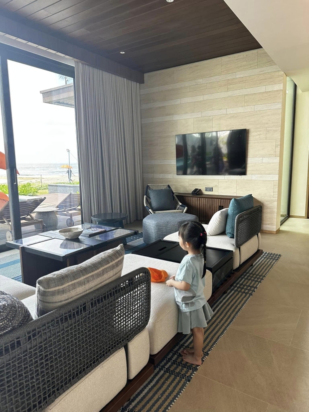 Không thể đứng ngoài xu hướng tậu biệt thự nghỉ dưỡng: Nhà Mạnh Trường đẹp miễn chê, Lệ Quyên hé lộ cơ ngơi sang chảnh - Ảnh 8.