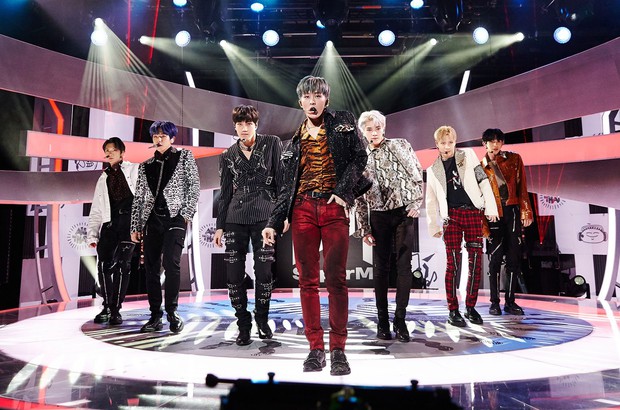 Tiếng vang mãnh liệt của huyền thoại: Cú ngã đau của ông lớn và nhiều nhóm nhạc huyền thoại